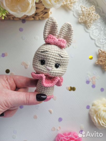 Вязаные погремушки на ножке