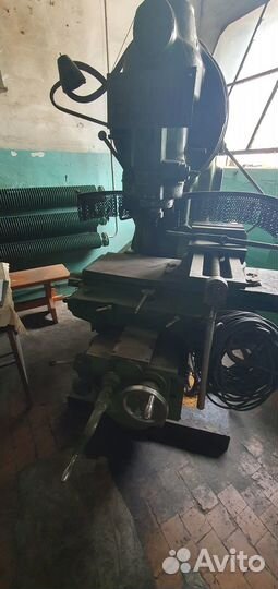 Консольно-фрезерный станок 6М12П