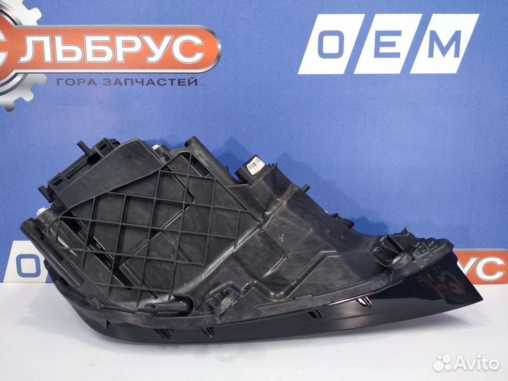 Фара левая Touareg NF