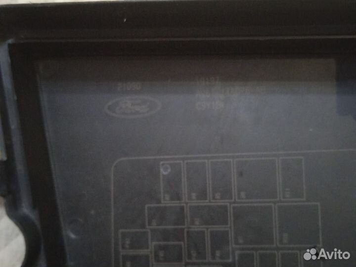 Крышка блока предохранителей Ford Focus