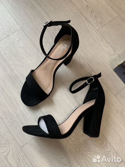 Босоножки 36