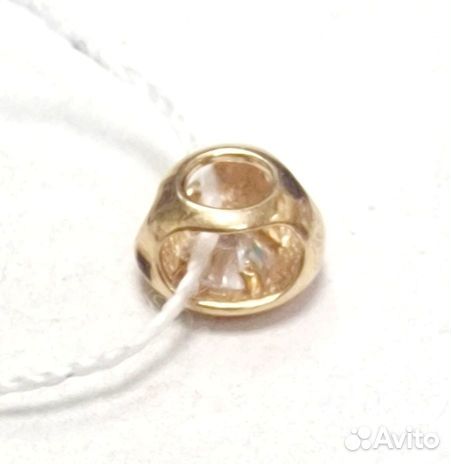 Золотая подвеска с камнем