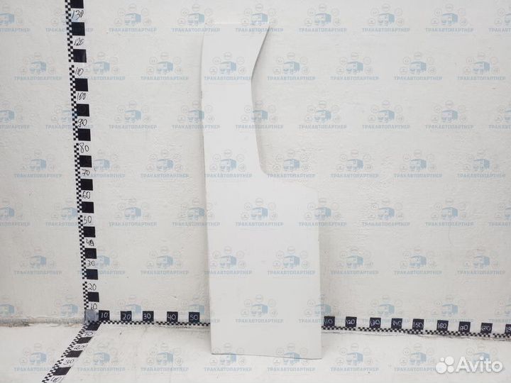 Правый боковой спойлер