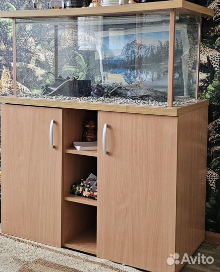 Аквариум 200л вместе в фильтрами и украшениями