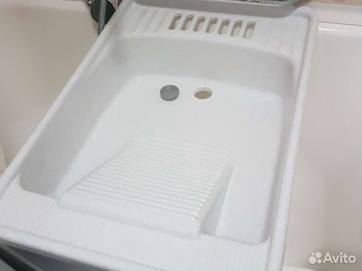 Таз для стирки с отверстием для слива воды