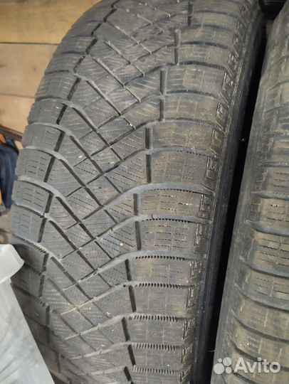 Pirelli Ice Zero FR 235/60 R18