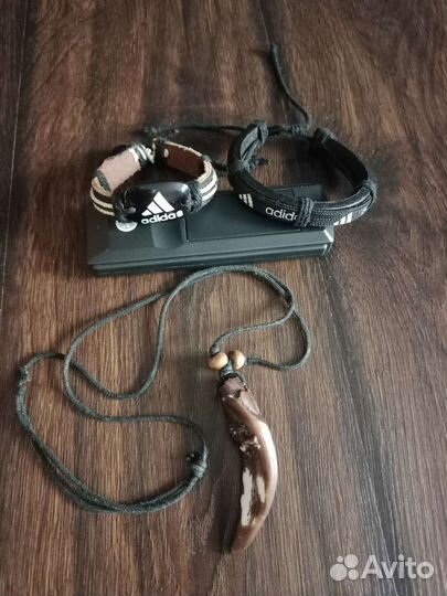 Браслеты и подвеска