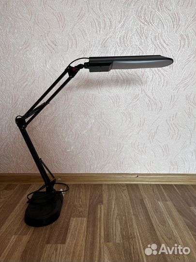 Лампа настольная на пружинном механизме