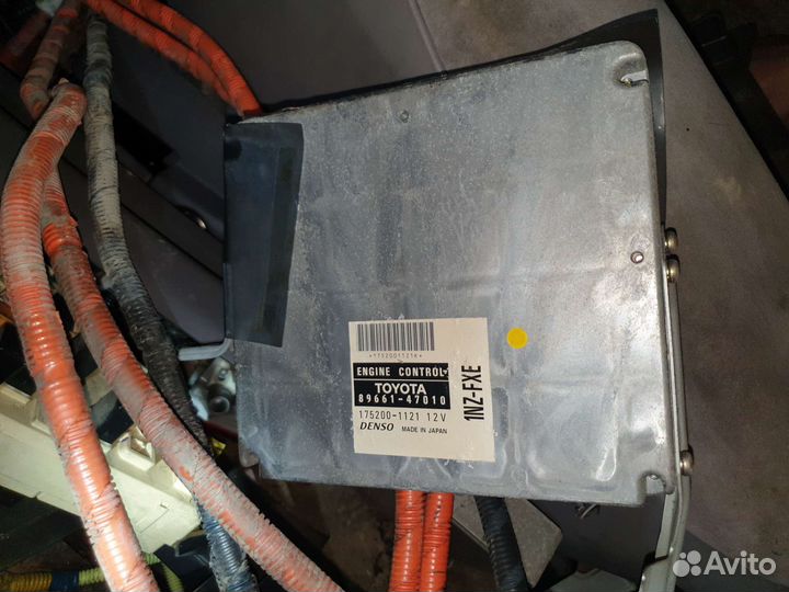 За все. Блок управления несколько Toyota Prius 10