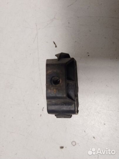 Кронштейн радиатора Volkswagen Bora 1997-2005