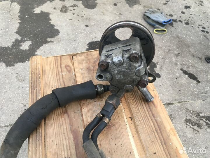 Насос гидроусилителя Nissan Almera N16