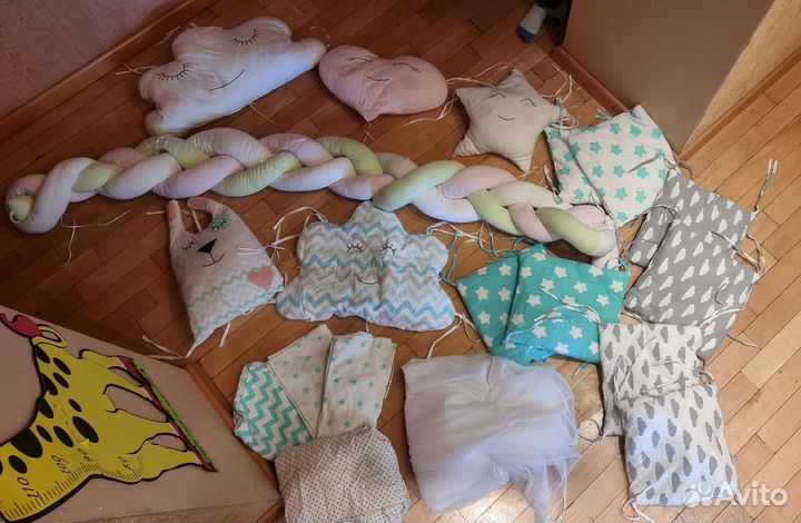 Бортики в кроватку с балдахином и постельное