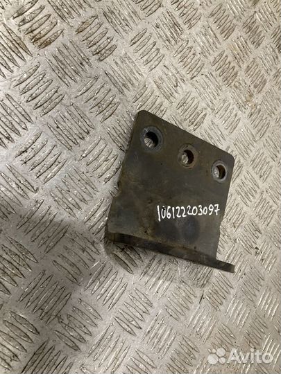 Кронштейн Volvo 21021373