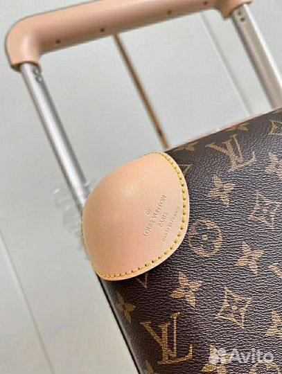 Чемодан на колесиках Louis Vuitton