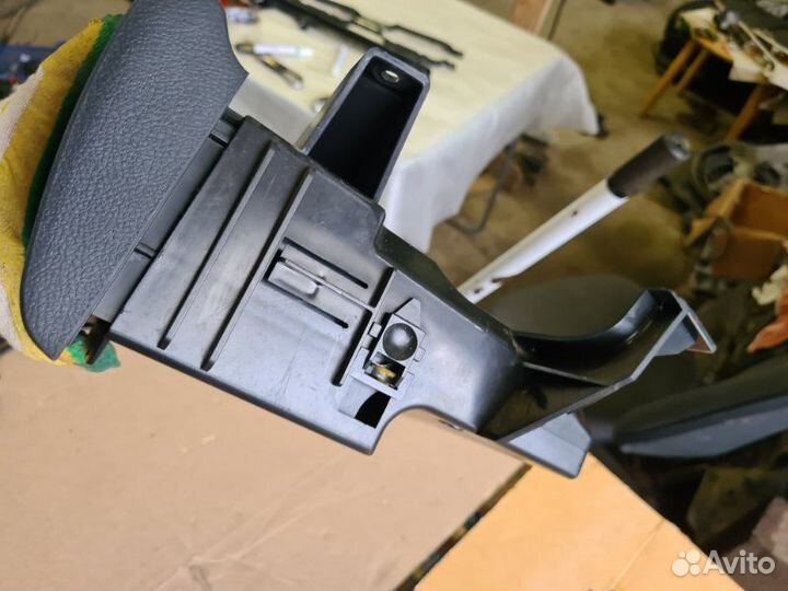 Бардачок Volkswagen Tiguan 2010