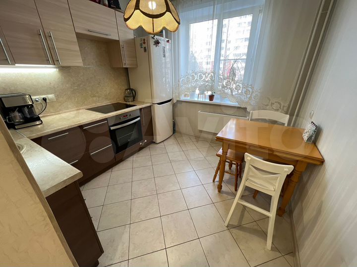 2-к. квартира, 50 м², 2/10 эт.