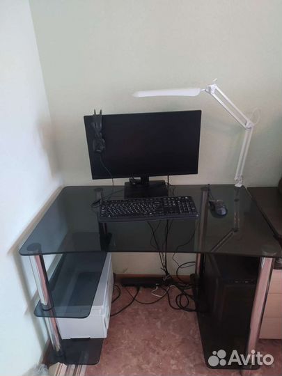 Стол для пк (стекло)