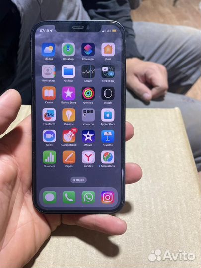 iPhone 12, 64 ГБ
