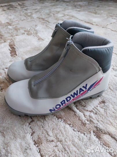 Лыжные ботинки