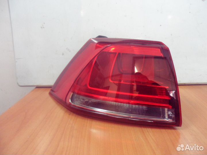 Фонарь задний наружный левый VW Golf VII