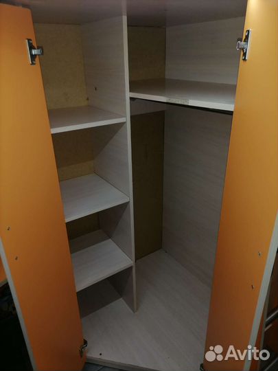 Детская кровать чердак со столом и шкафом