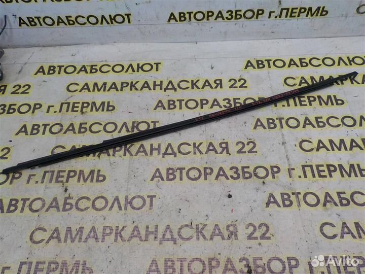 Накладка стекла заднего правого Toyota Corolla (E