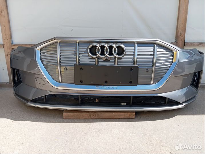 Бампер передний Audi Etron