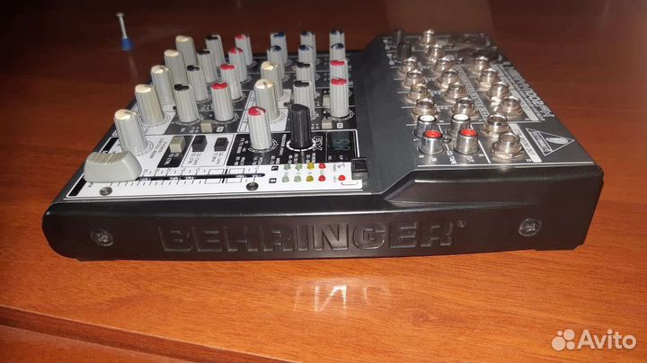Микшер Behringer Xenyx 1002fx