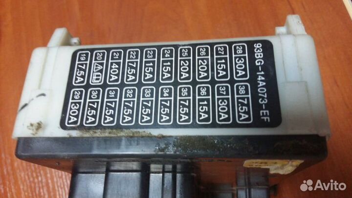 Блок предохранителей Ford Mondeo 1.8 1998