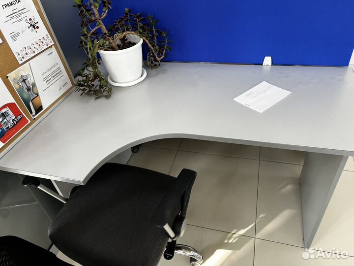 Угловой стол