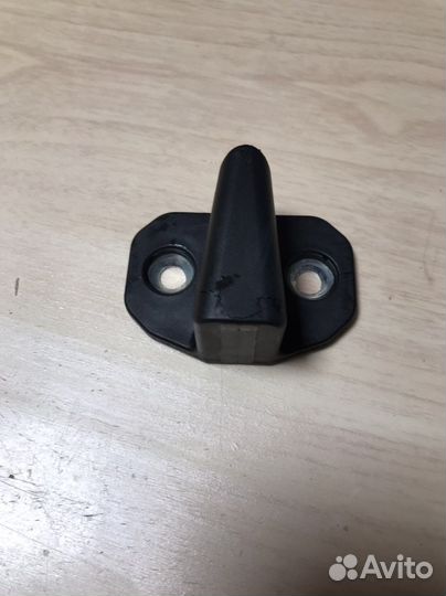 Ответная часть замка двери Mercedes W220, Maybach