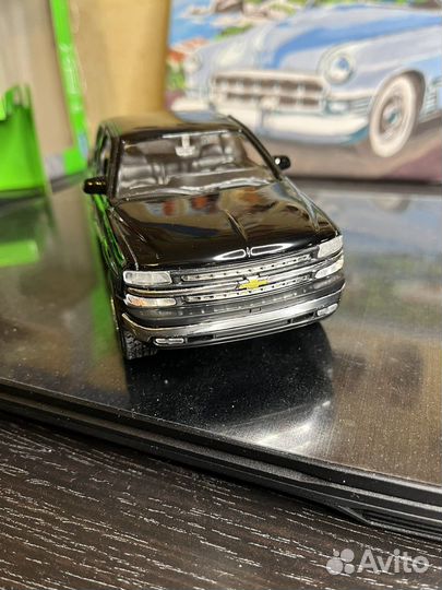 Модель Chevrolet Silverado 1:24