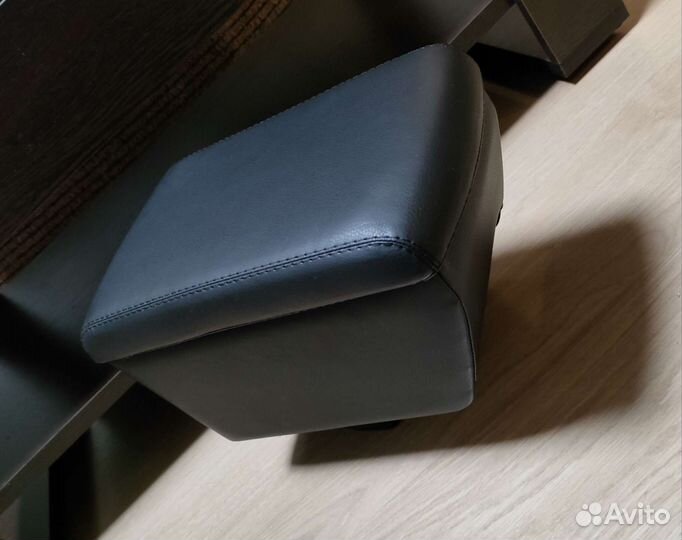 Подлокотник для Nissan Juke