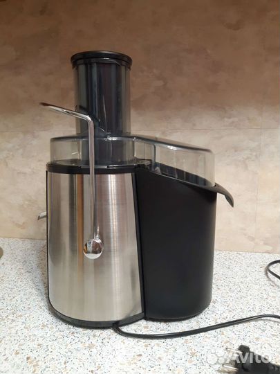 Соковыжималка почти новая Scarlett SC-018