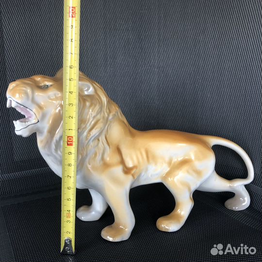 Фарфоровые статуэтки 