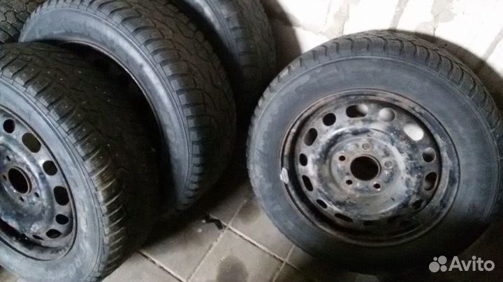 Шины 195/65/15 зима 4 шт. диски 5/114.3