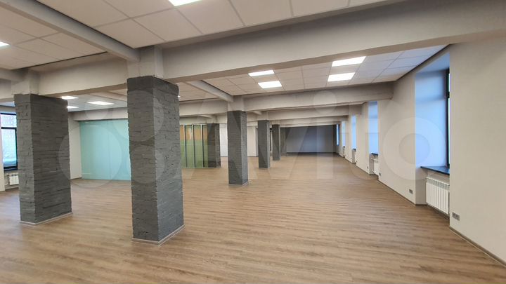 Офис с парковкой на магистрали