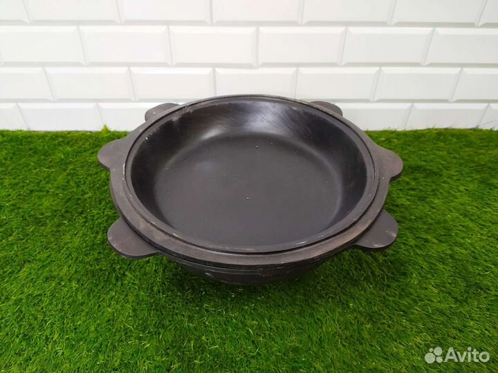 Казан с чугунной крышкой