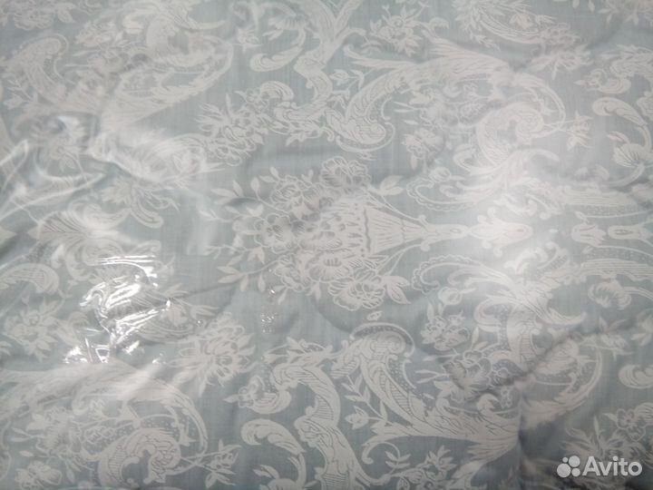 Наматрасники и простыни на резинках(новые)