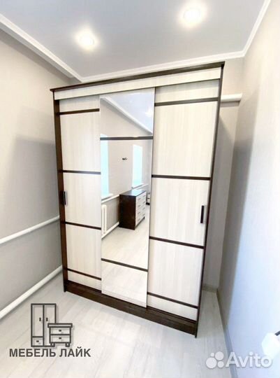 Шкаф с зеркалом