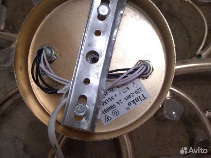 Люстры потолочные новые и настольные лампы