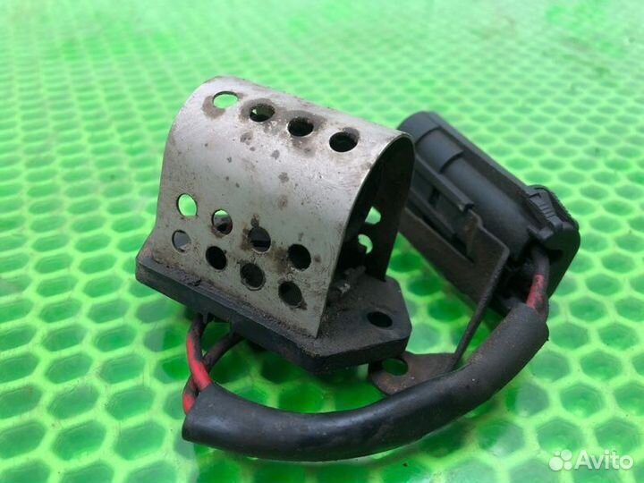 Реле включения вентилятора LADA Kalina универсал