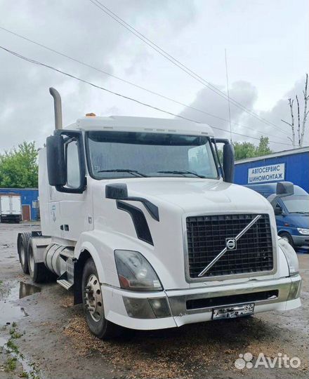 Volvo VNL 64T, 2011