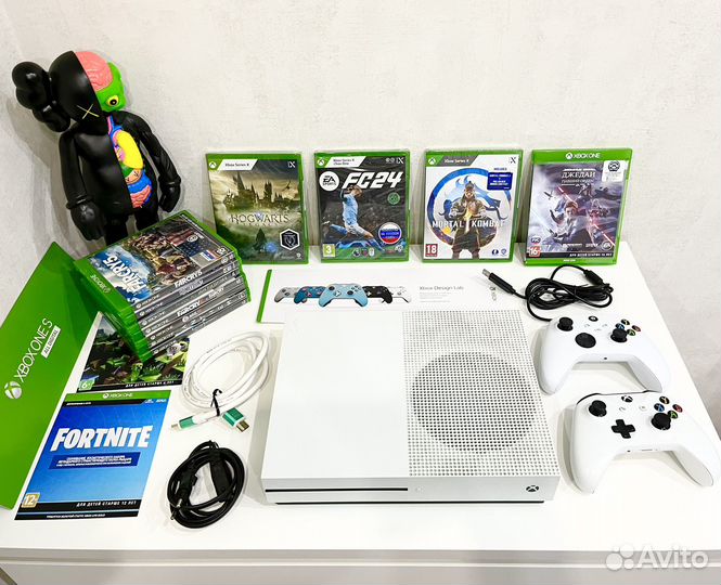 Xbox One S + 2 геймпада + 470 игр