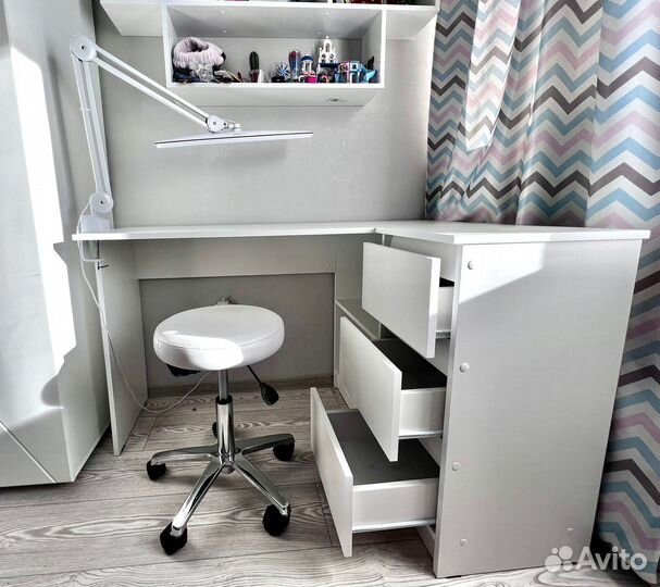 Письменный стол угловой белый