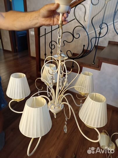 Продам люстру и 2 бра