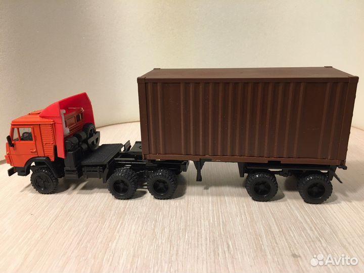 Камаз тягач и контейнер 1:43