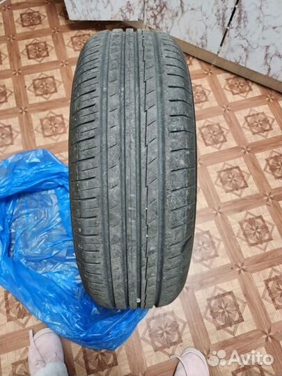 Yokohama BluEarth AE50 215/65 R17