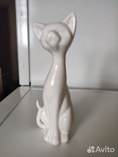 Статуэтка фарфоровая кошка