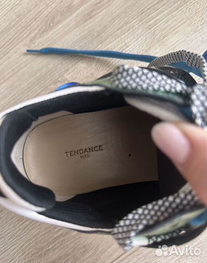 Кроссовки женские кожаные 39 размер новые